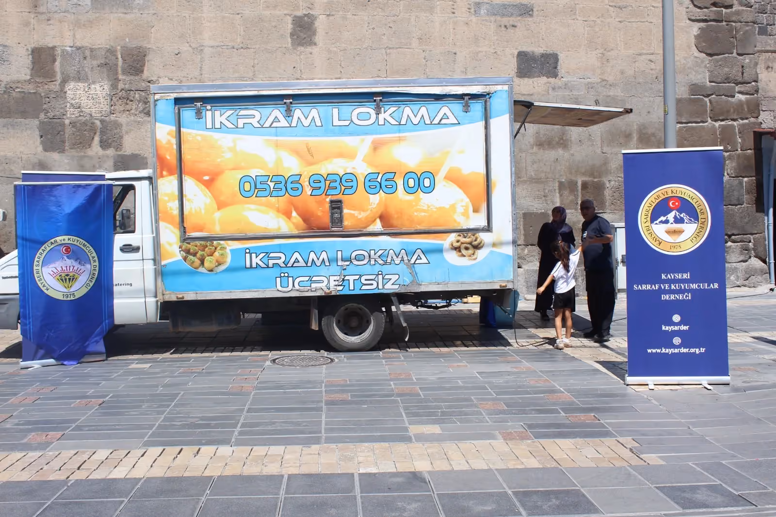 KAYSARDER tarafından Mevlid Kandili vesilesiyle kurulan lokma ikram alanı
